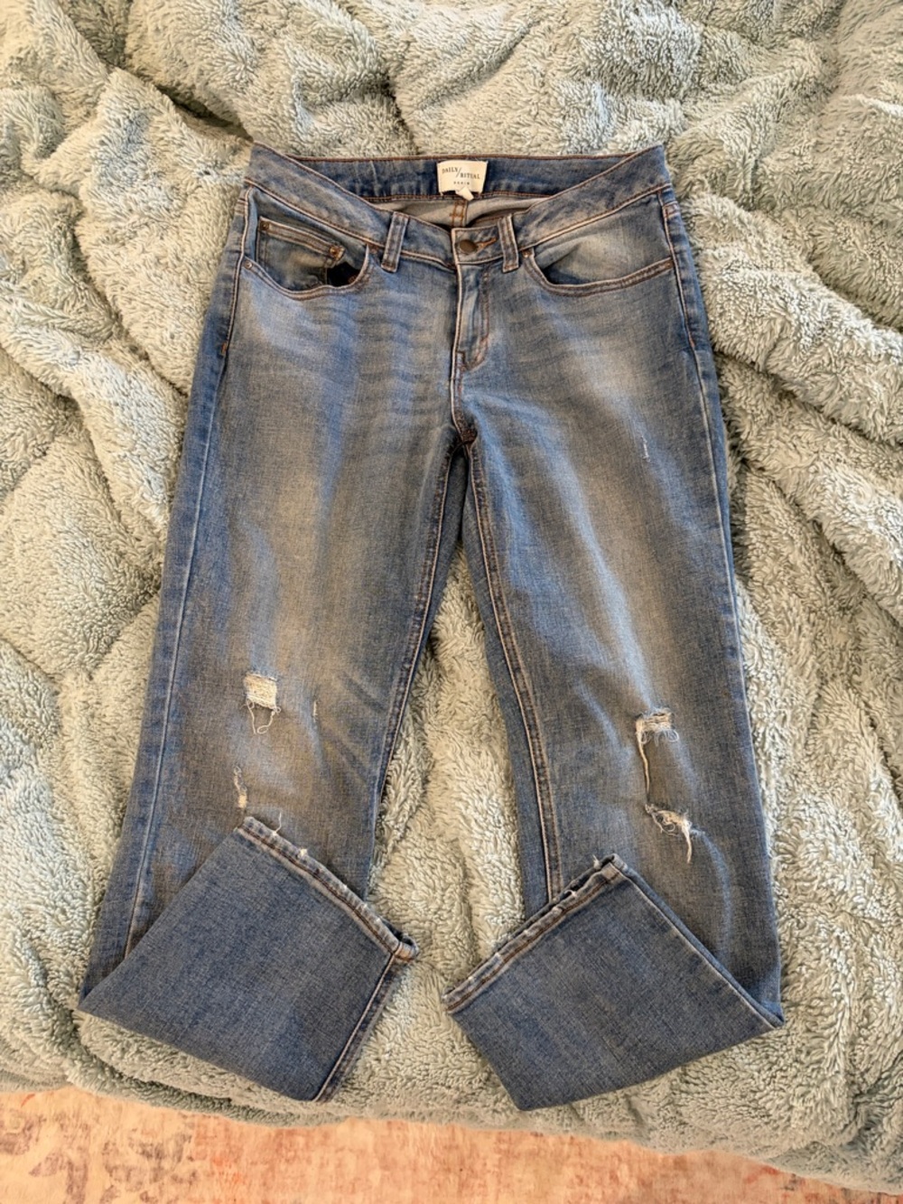Daily Ritual Light Blue Skinny Jeans with Distressed Knees